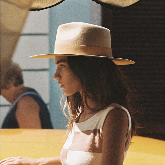 Hat Lover🤍 - Picture 4 of 4